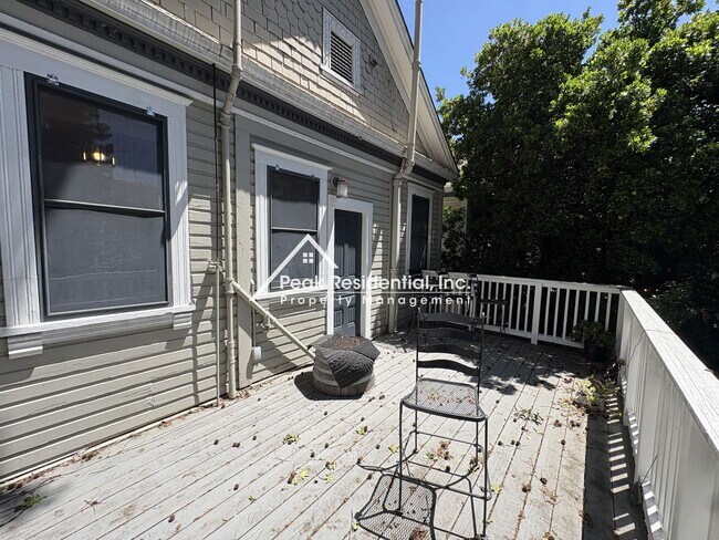 Building Photo - Furnished 1bd/1ba Midtown Duplex!