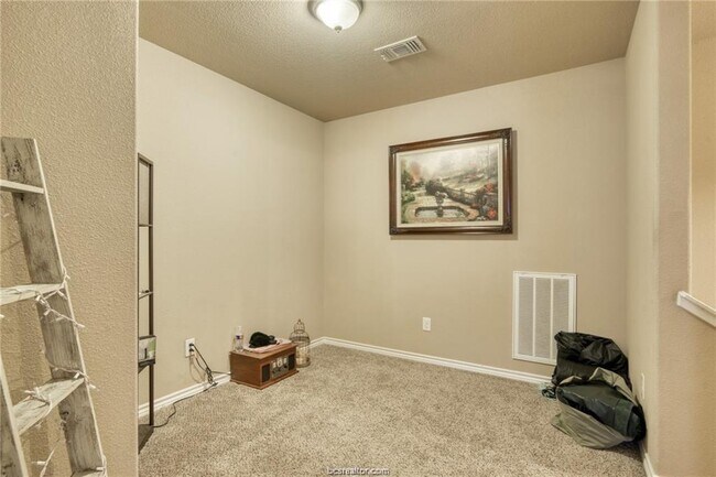 Building Photo - 3114 Claremont Dr