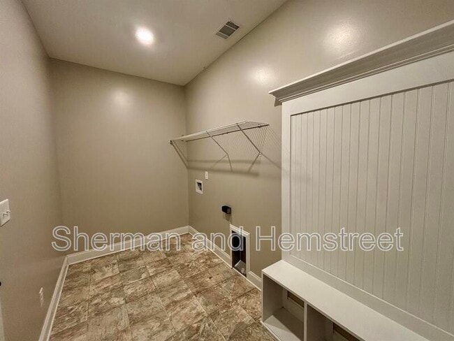 Building Photo - 214 McDuffie Cir