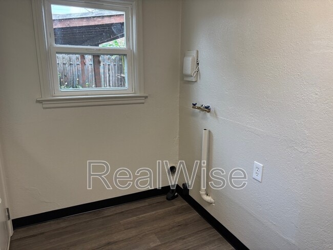 Building Photo - 364 W Selmar Ct