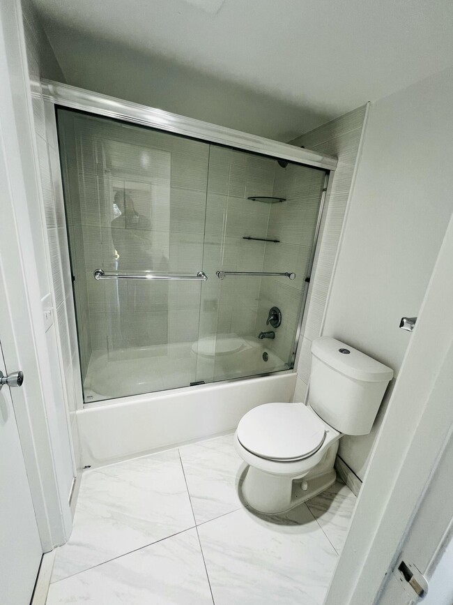 Building Photo - 4657 Fountains Dr S