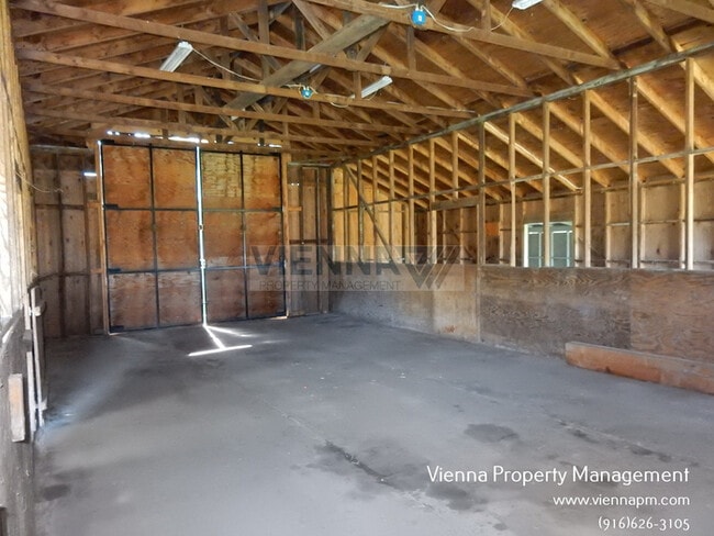 Building Photo - 1075 Big Ben Rd
