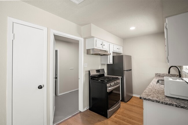 Building Photo - 13335 Ambrose St