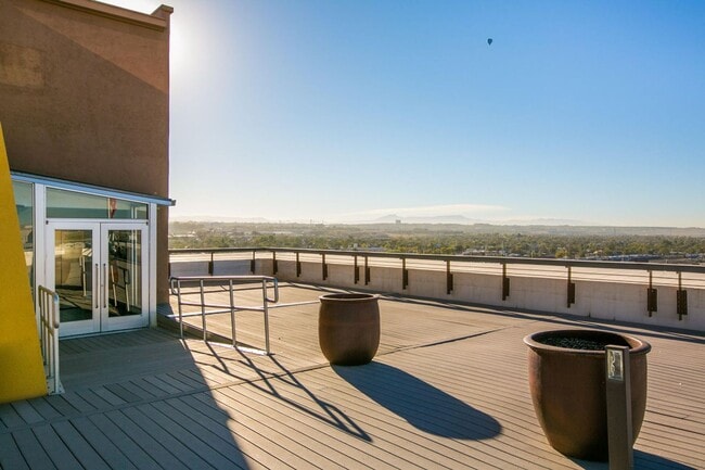 Building Photo - Eccentric 2 Bedroom 2.5 Bathroom Condo In ...