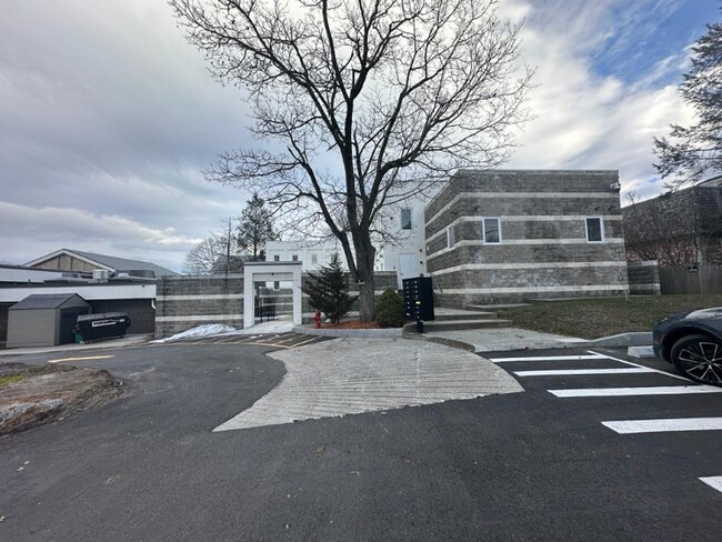 Building Photo - 19 Academy Dr