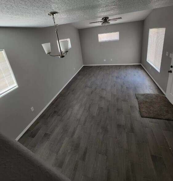 Building Photo - 317 Princeton Dr SE