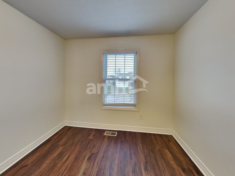 Building Photo - 2083 Shetland St