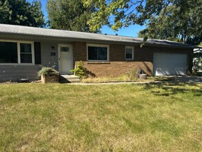 Building Photo - 38 S Pontiac Dr