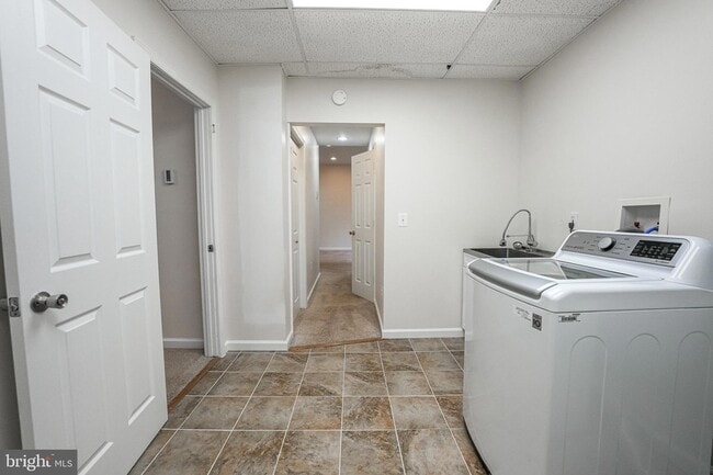 Building Photo - 4230 Avon Dr