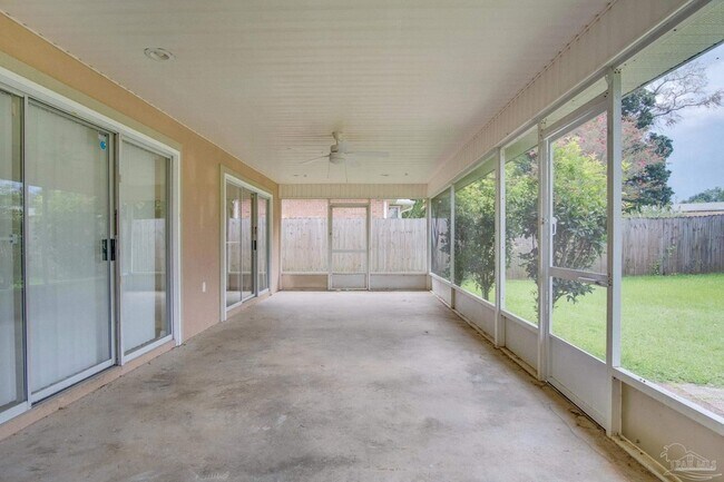 Building Photo - 2042 Hamilton Crossing Dr