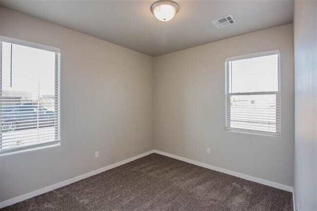 Building Photo - Spectacular 3 bed 2 bath home