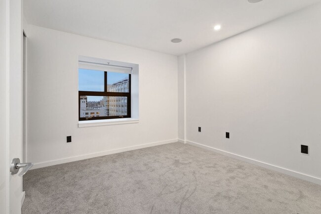 Building Photo - Exquisite 1BD/1.5BTH Condo Unit in the Pea...