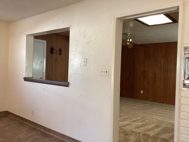 Building Photo - 487 W San Jose Ave