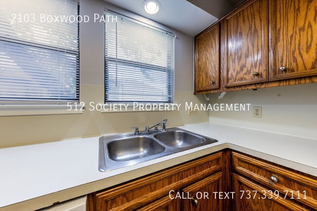 Building Photo - 2103 Boxwood Path