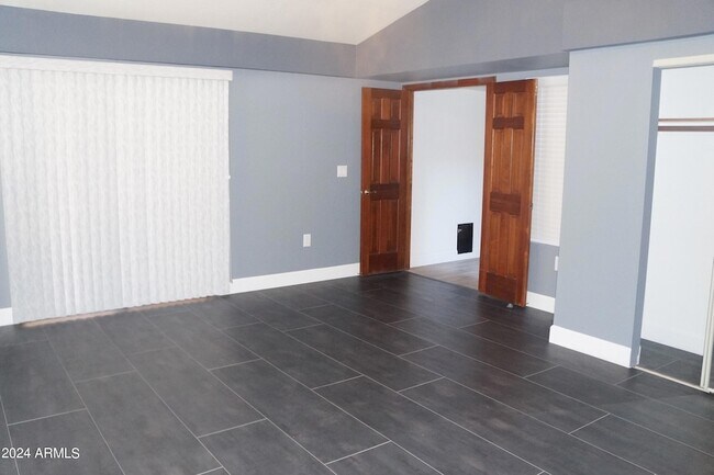 Building Photo - 5756 W Del Rio St