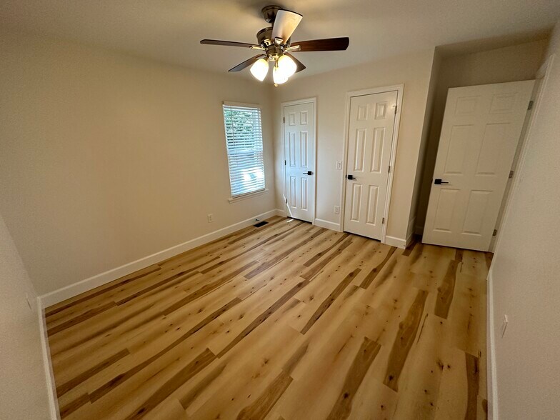 Building Photo - 2650 Fairlane Dr