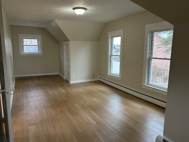 Building Photo - 102 E Houghton Ave
