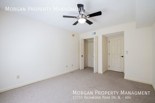 Building Photo - 13715 Richmond Park Dr N