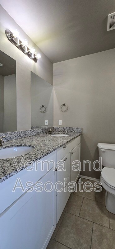 Building Photo - 5007 SW Fieldstone Blvd