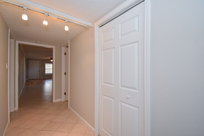 Building Photo - 109 11th Ave