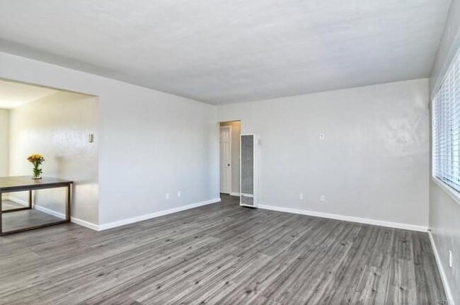 Building Photo - Spacious 5-Bedroom Home on Quiet Cul-de-Sac with Stunning Views