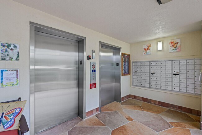 Building Photo - 7290 Kinghurst Dr