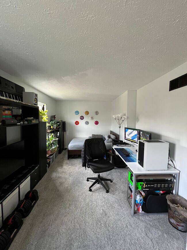 Building Photo - 10767 Fallsington Ct