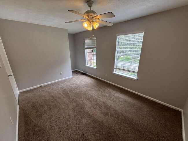 Building Photo - HALF OFF SECOND MONTH!! Beautiful 3 Bedroo...