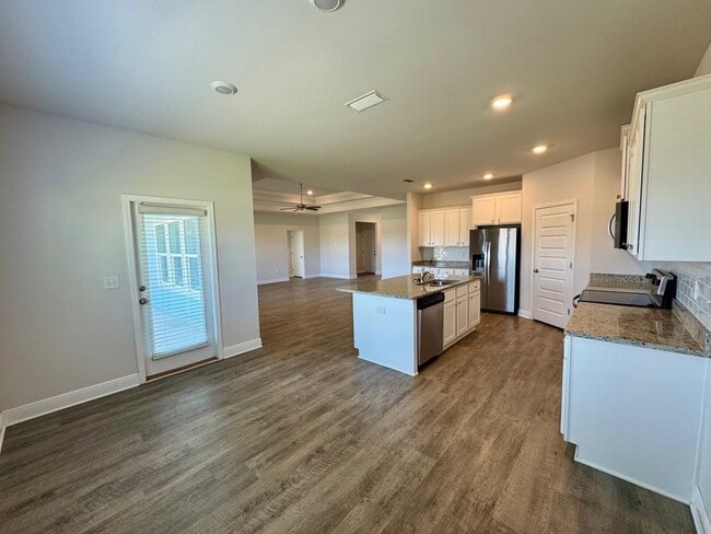 Building Photo - 145 Sandyshore Ct