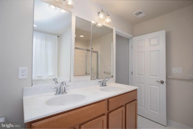 Building Photo - 327 Sydney Ln