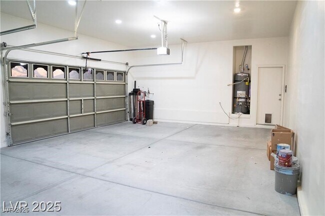 Building Photo - 5527 Breecher Ave