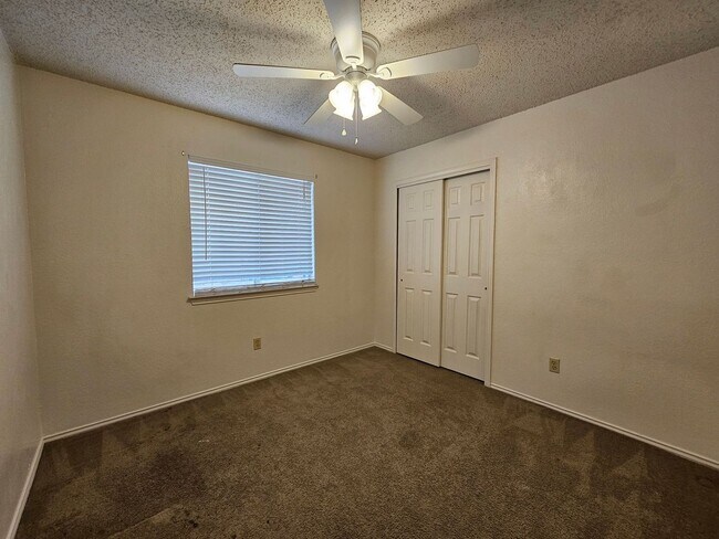 Building Photo - 5101 Glennwood Dr