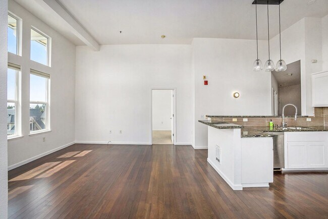 Building Photo - 655 12th St