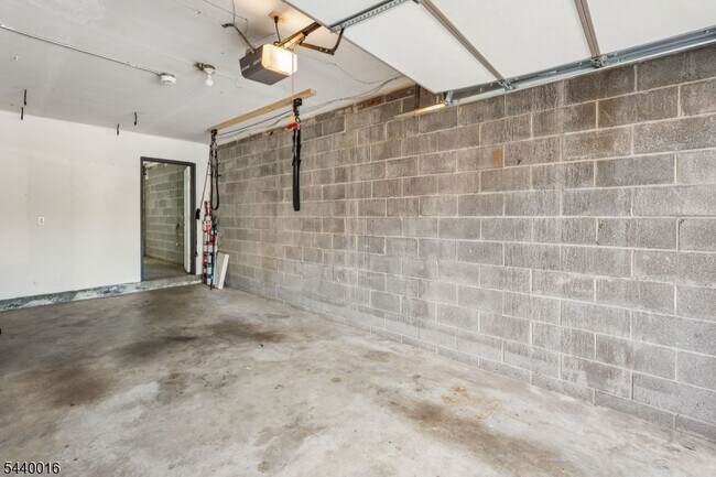 Building Photo - 112 Mill St