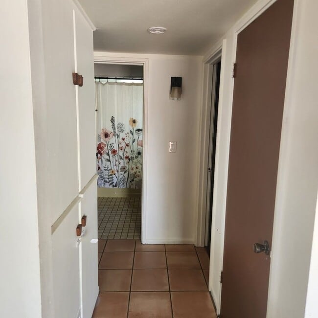 Building Photo - $1,995.00 Love this Midtown Midcentury 3 b...