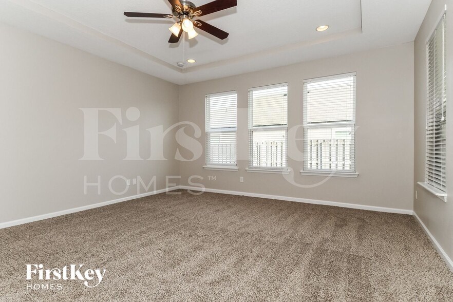 Building Photo - 240 Straw Pond Way