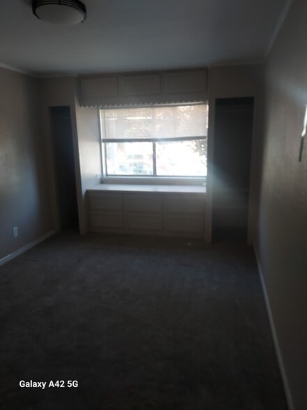 Master bedroom - 835 W Wyeth St