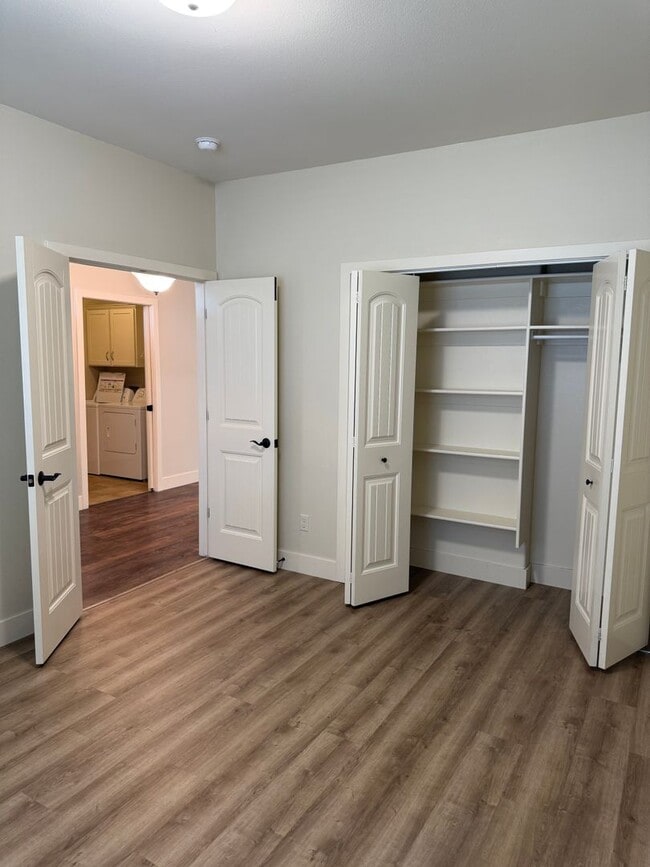 Building Photo - 2 Bedroom/ 2 Bathroom Townhome by Ben Stee...