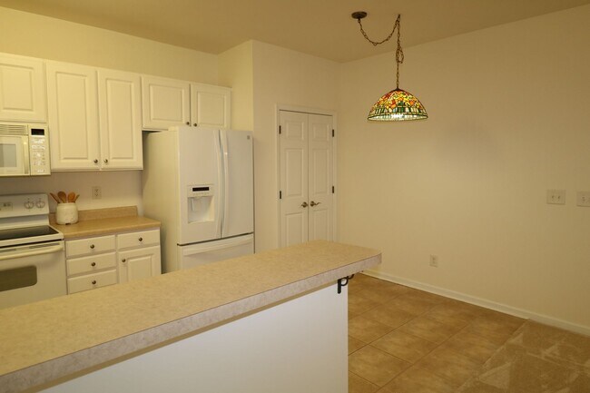 Building Photo - 6901 Hanesbrook Cir