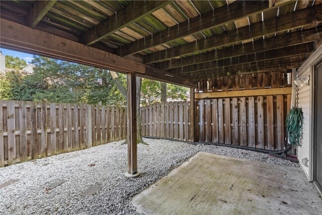 Building Photo - 1707 Thorny Briar Dr