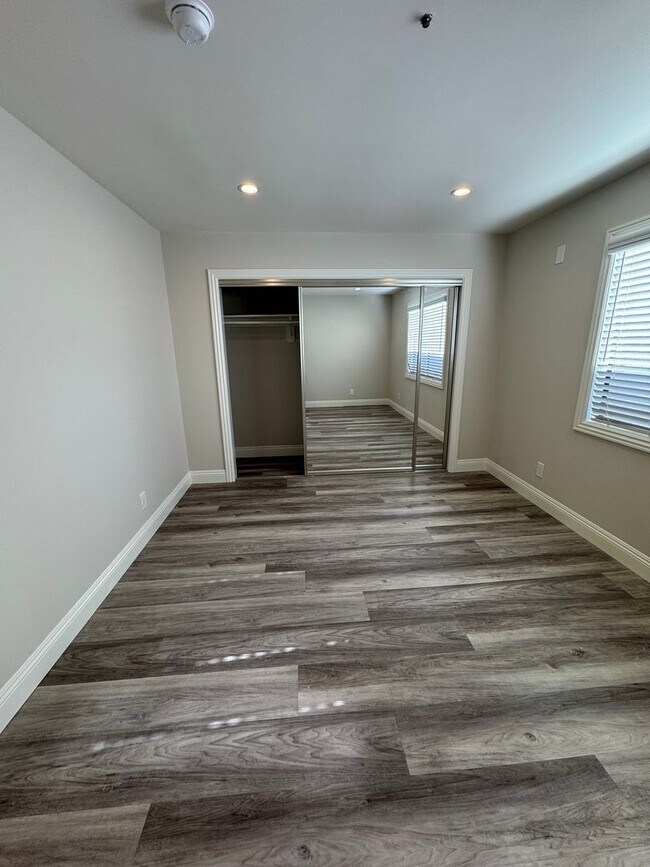 Building Photo - 922 Benito Ave