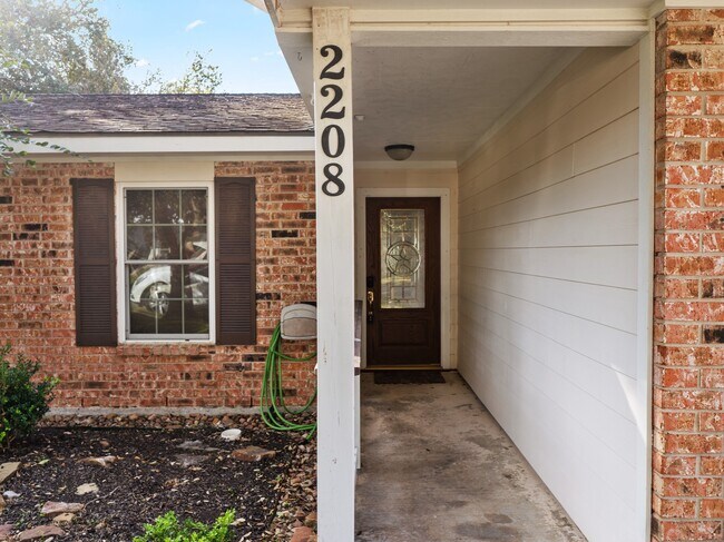 Building Photo - 2208 Gontier Dr