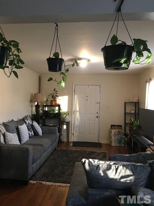 Building Photo - 520 Parnell Dr