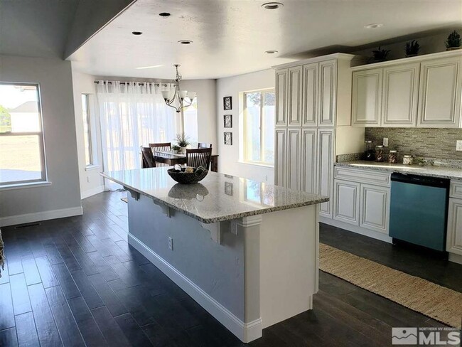 Building Photo - Beautiful home for rent on the Fernley Gol...