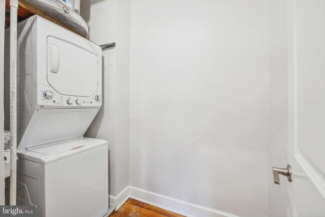 Building Photo - 4300 Chestnut St