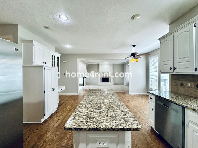 Building Photo - Beautiful Overland Park Home in Blue Valle...