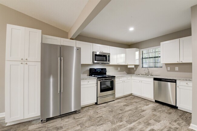 Building Photo - 3491 Balboa Cir