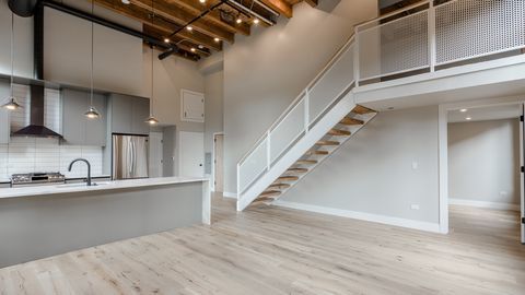 Building Photo - 729 N Sangamon St