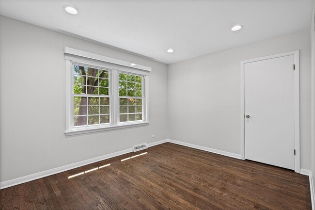 Building Photo - 1150 Willow Ln