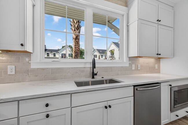 Building Photo - Modern Comfort in the Heart of Johns Island